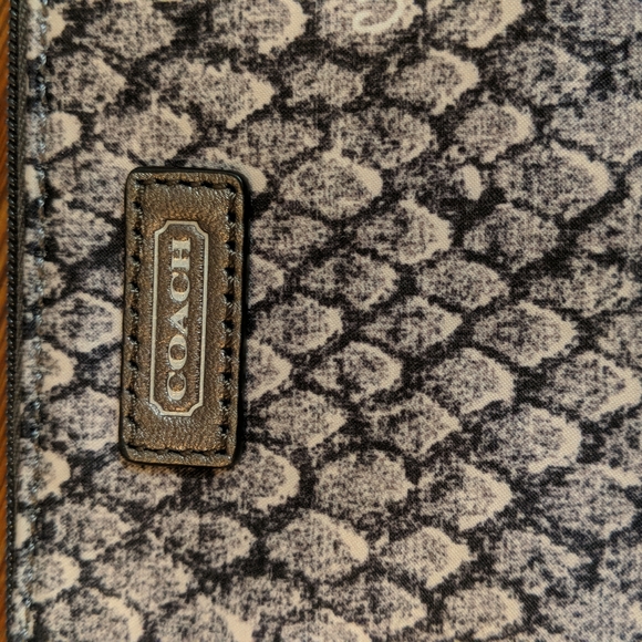 COACH wristlet NWOT - Picture 2 of 4